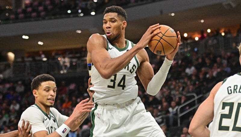 Warriors vs Bucks Prediction, Picks & Best Bets for Tonight’s NBA Game