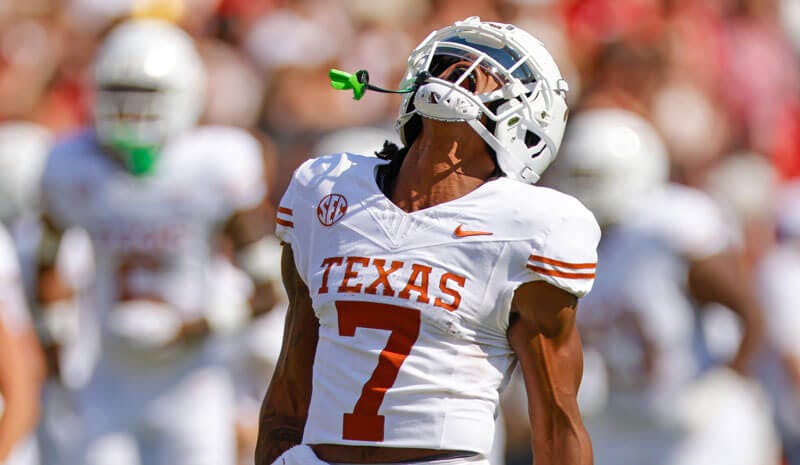 Texas Longhorns Isaiah Bond breaks free against Mississippi State in NCAAF action