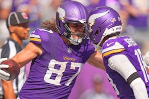 Eagles vs Vikings Predictions - Early Picks & Odds for Week 7
