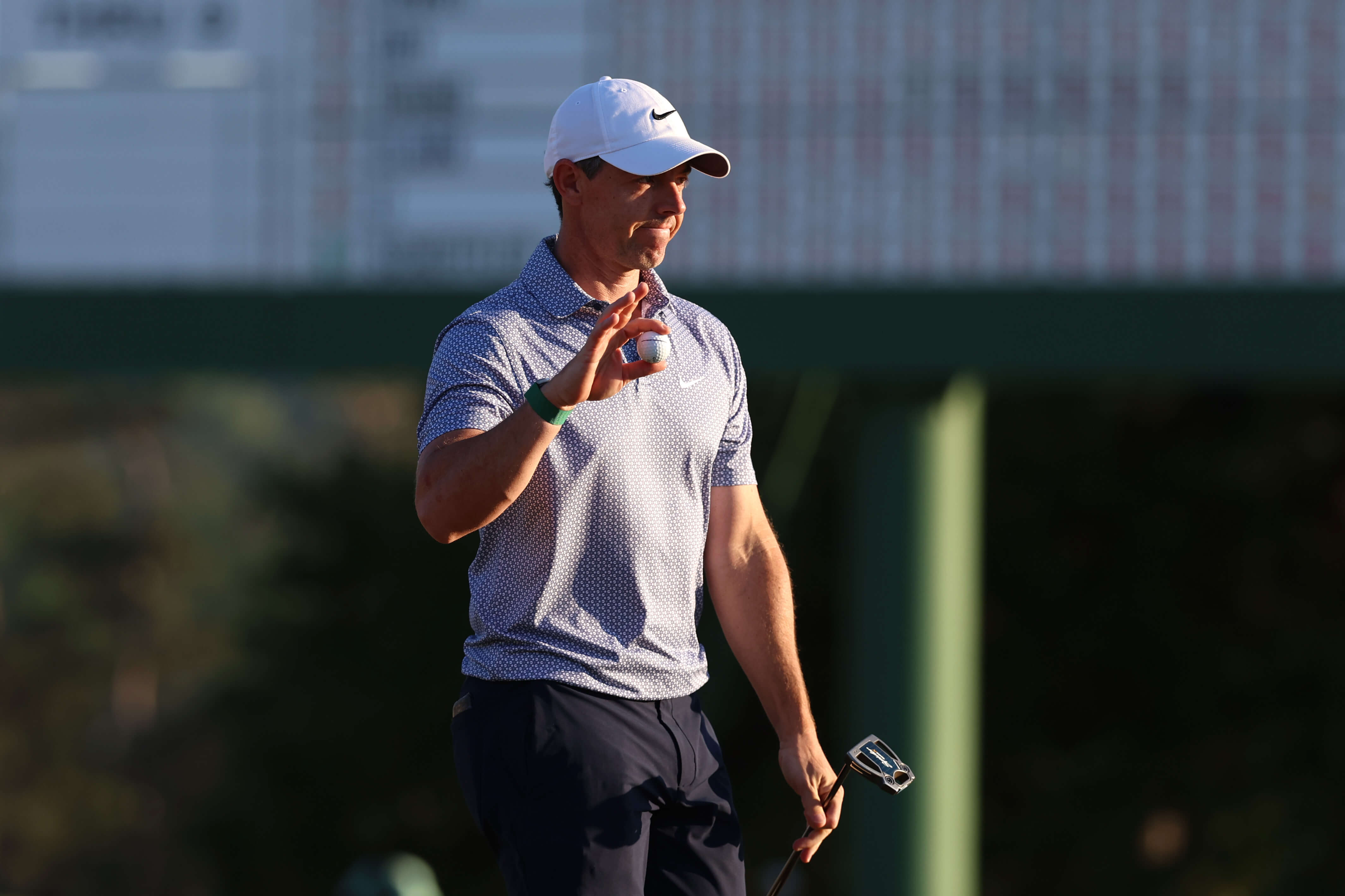 How To Bet - Masters Round 4 Predictions, Picks & Odds: McIlroy Roars to Victory