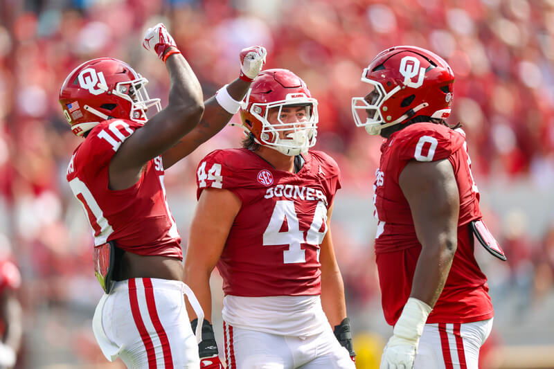 How To Bet - Friday Night Football Best Bets: CFB Predictions for Tonight's Week 1 Games