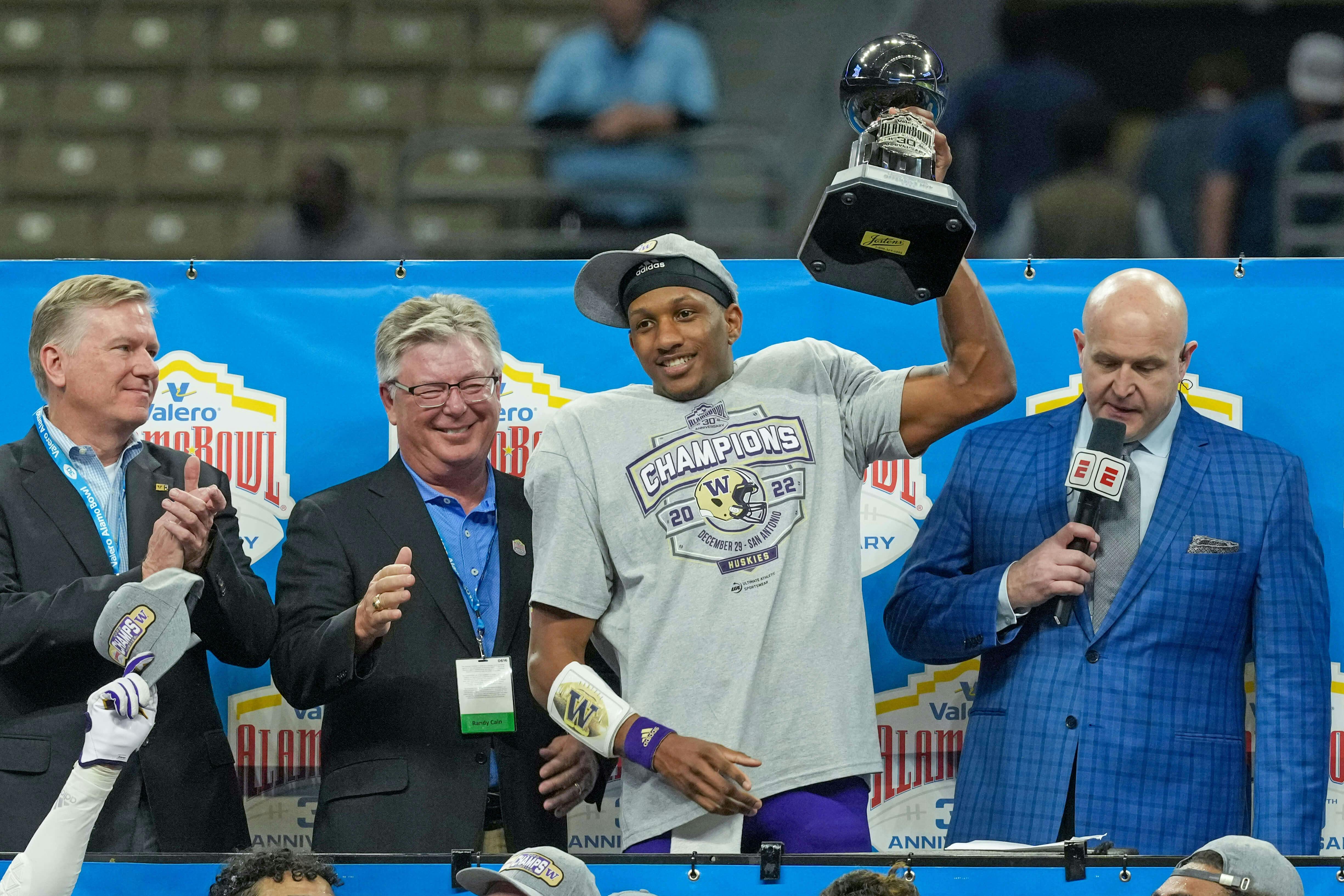 NCAA Football Fans: Pay Players Who Win Bowl Games
