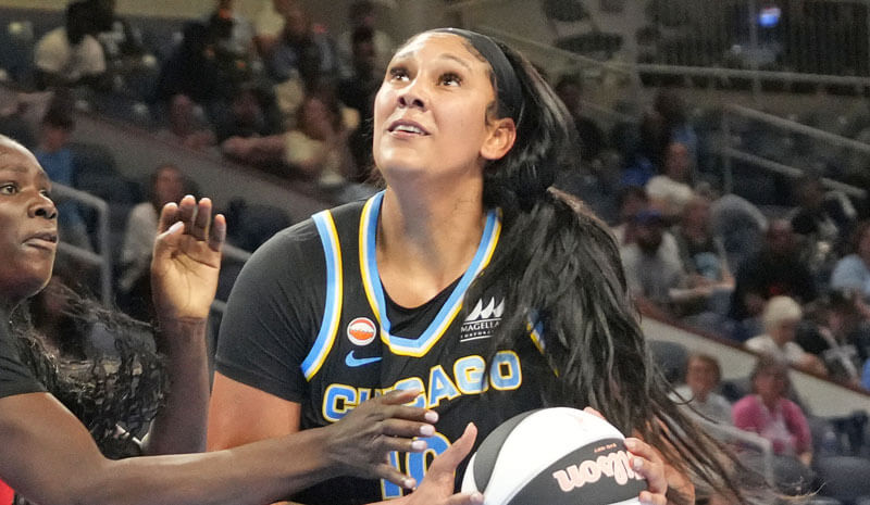 Chicago Sky center Kamilla Cardoso (10).