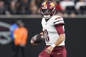 Commanders vs Chiefs Predictions, Picks & Best Bets for Monday Night Football Week 8