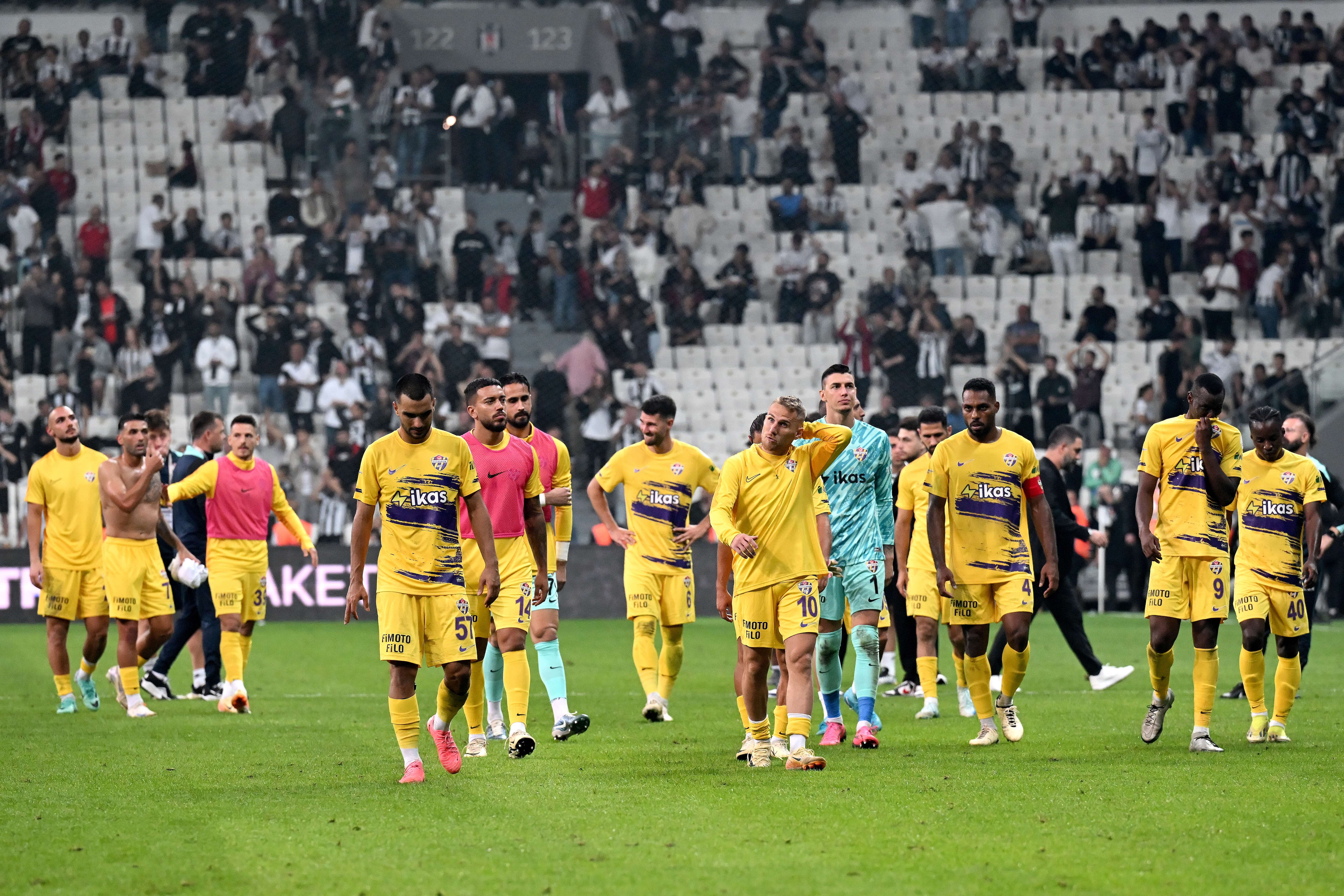 Turkish Soccer Federation Suspends 149 Referees for Illegal Betting Scandal