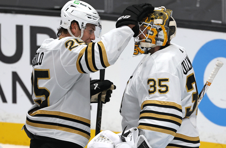 Bruins vs Blackhawks Picks, Predictions & Odds Tonight - NHL