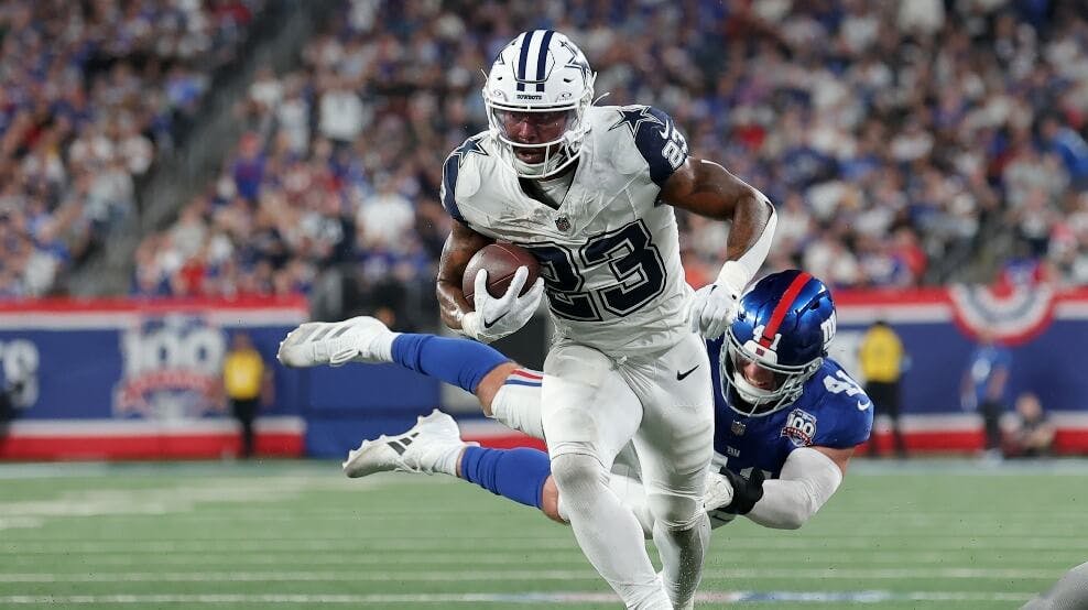 Dallas Cowboys running back Rico Dowdle (23) runs for a touchdown against New York Giants linebacker Micah McFadden (41)