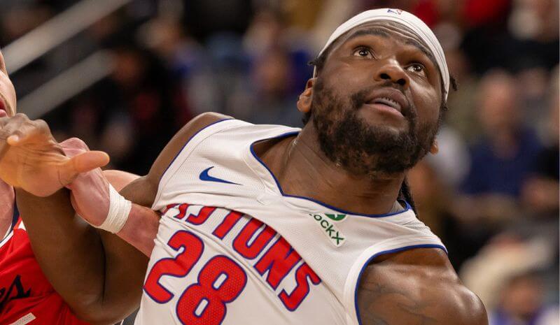 Detroit Pistons center Isaiah Stewart (28) battles for position with LA Clippers forward Drew Eubanks.