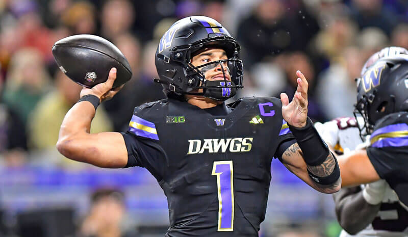 Washington Huskies quarterback Demond Williams Jr. (1).