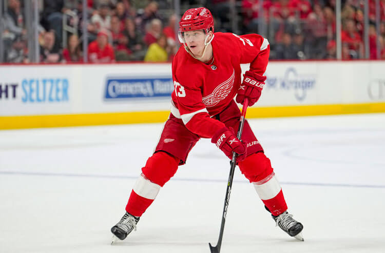 Red Wings vs Maple Leafs Picks and Predictions: Winged Wheels Keep It Close