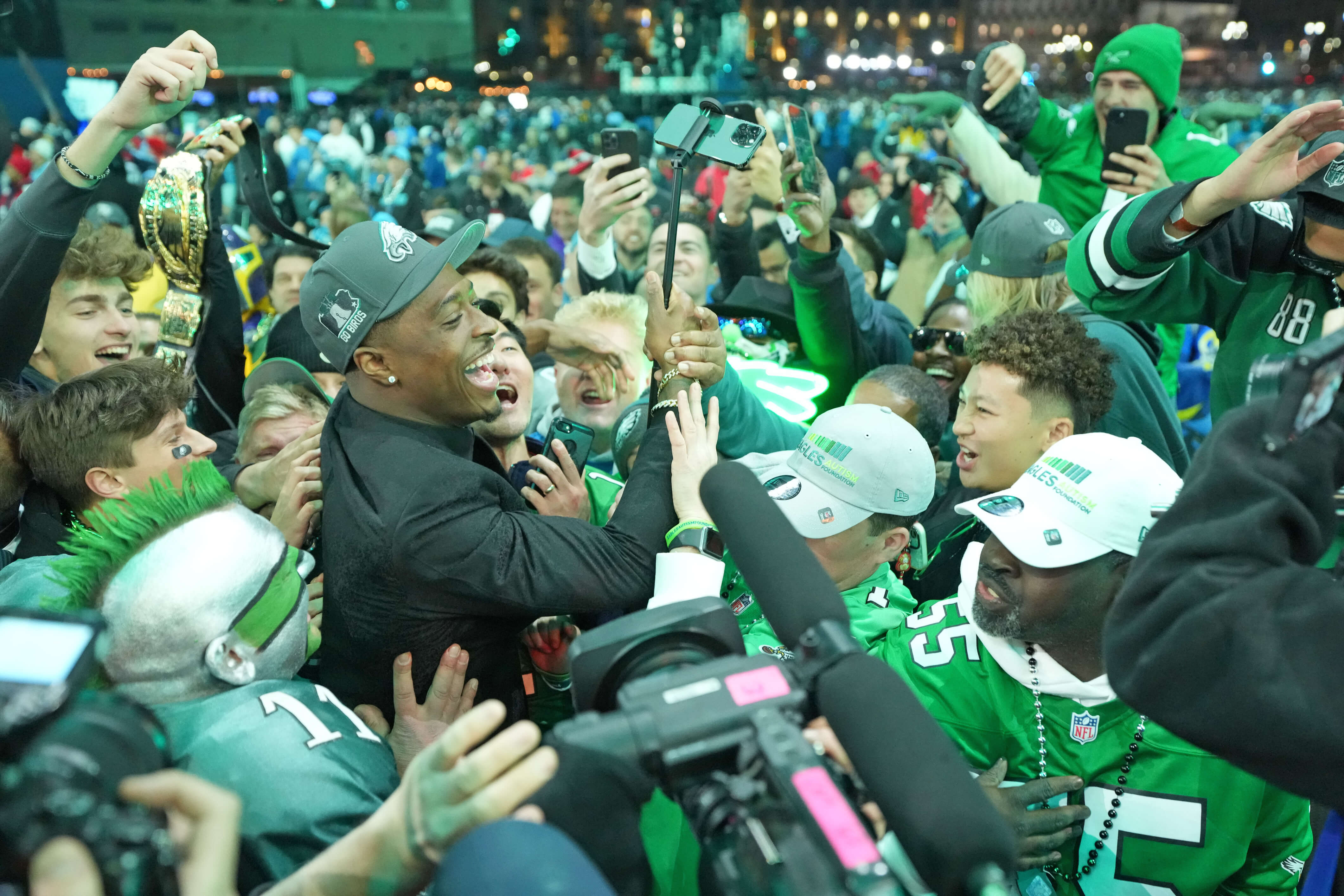 How To Bet - NFL Loyalty Survey: Eagles, Packers, Chiefs Have the Most Faithful Fans
