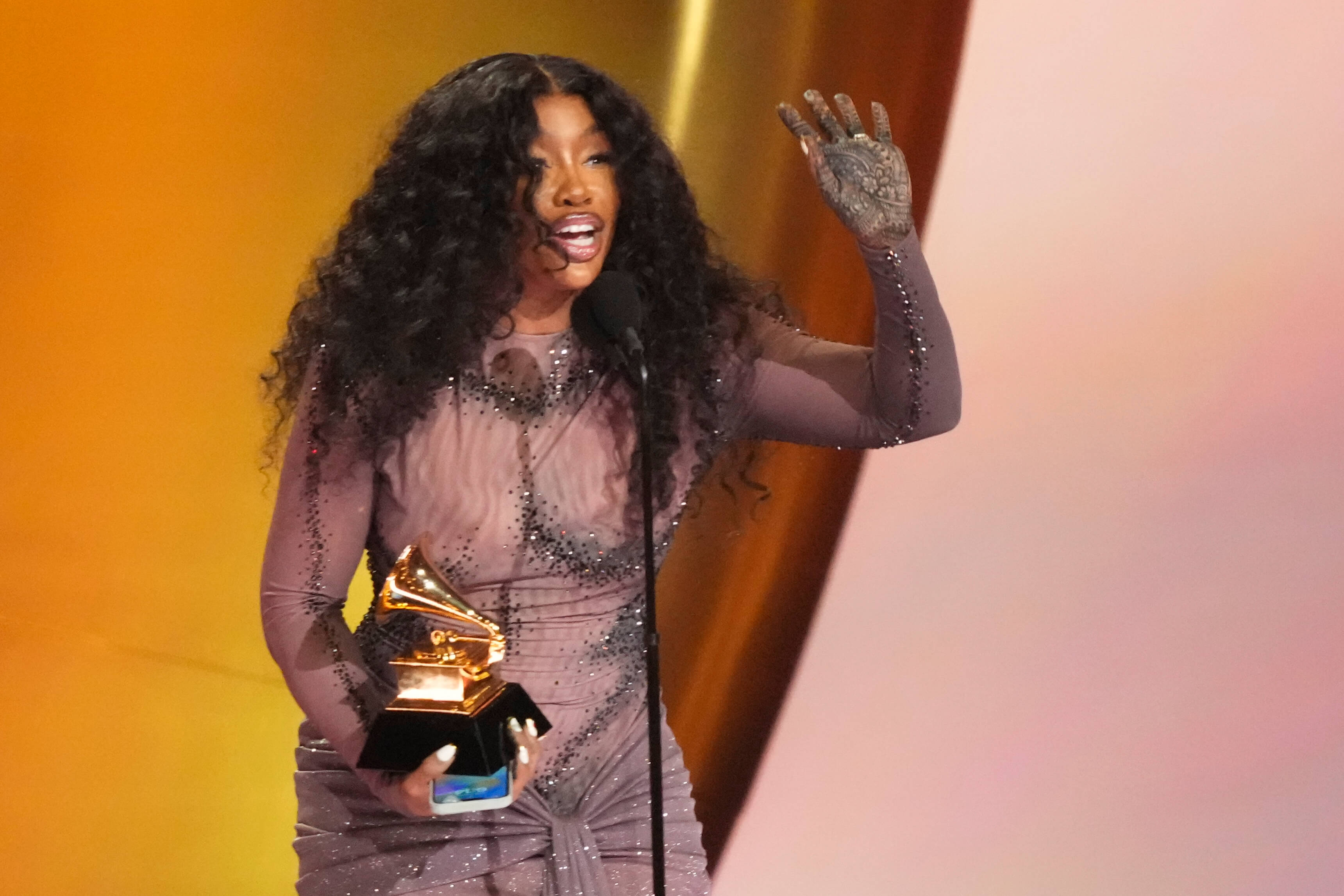 How To Bet - SZA to Perform with Kendrick Lamar at Super Bowl Halftime Show