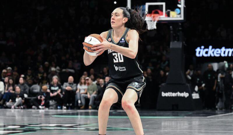 New York Liberty forward Breanna Stewart (30) sets to shoot the ball.