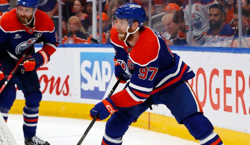 2025 Conn Smythe Trophy Odds: McDavid Favored Over Bobrovsky
