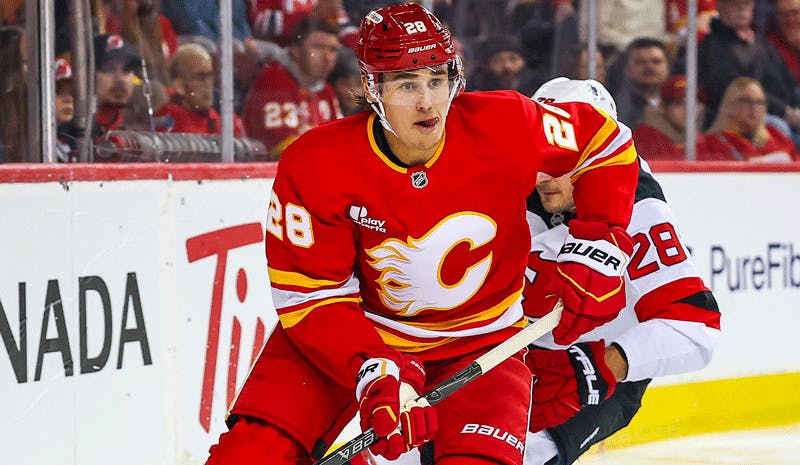Flames vs Avalanche Prediction, Picks & Odds for Tonight’s NHL Game