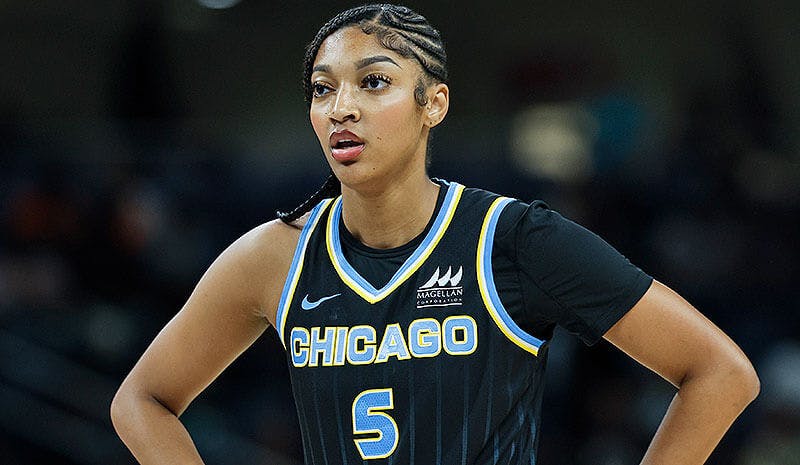 Sky vs Mercury Predictions, Picks & Odds for Tonight’s WNBA Game