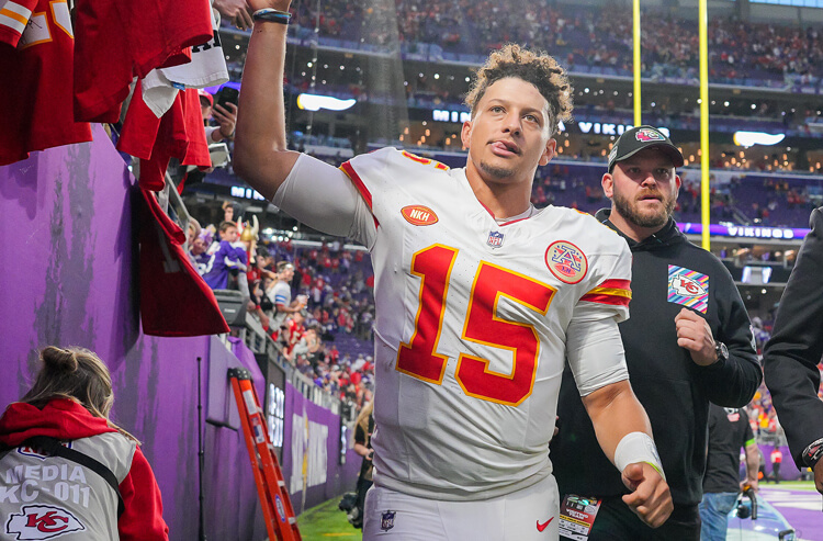 Best NFL prop bets for every Week 6 game: Patrick Mahomes & Jalen