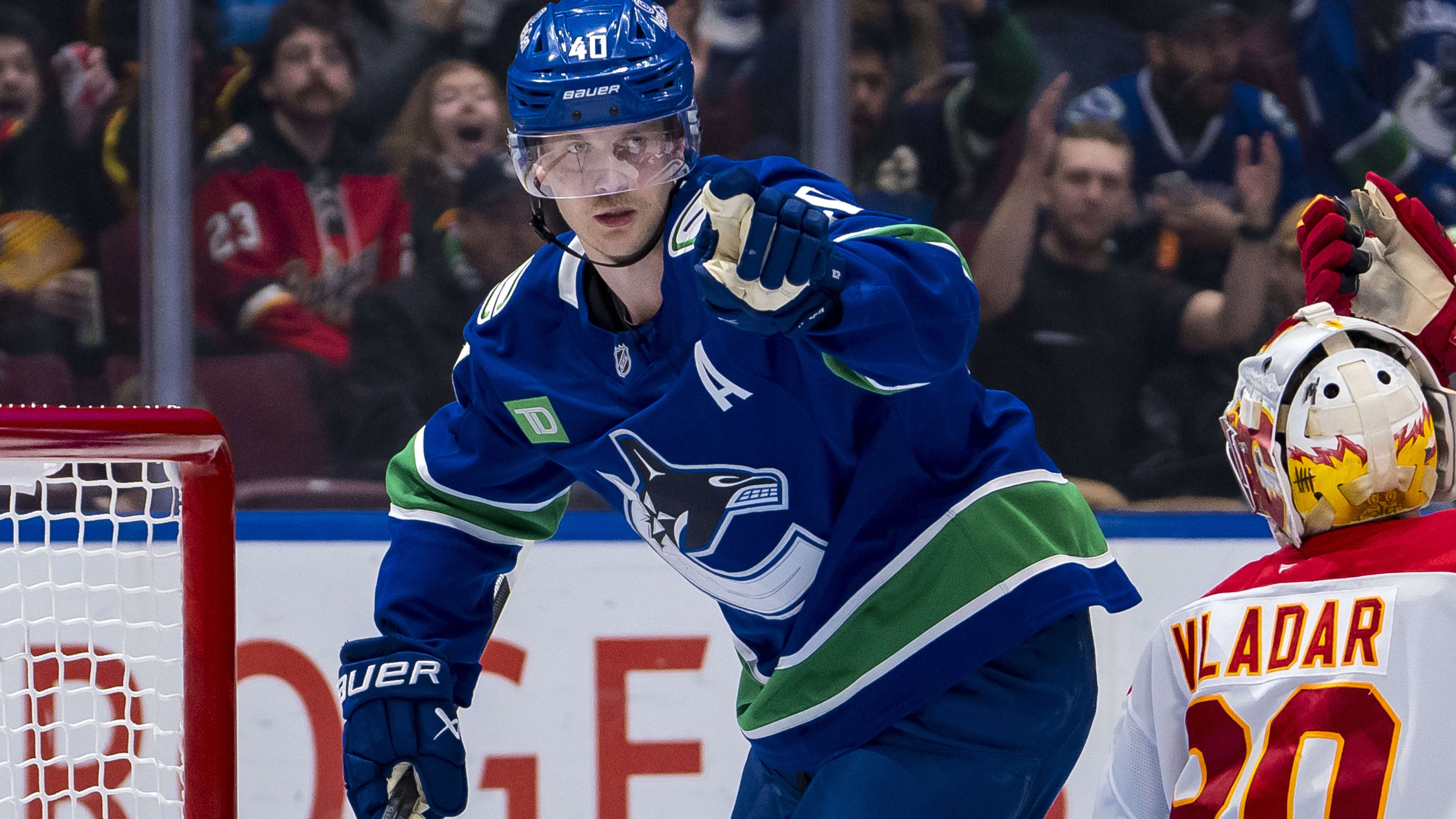 Canucks vs Islanders Prediction, Picks & Odds for Tonight’s NHL Game