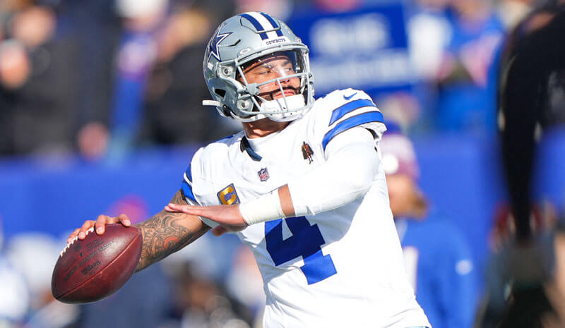 Dallas Cowboys quarterback Dak Prescott (4).