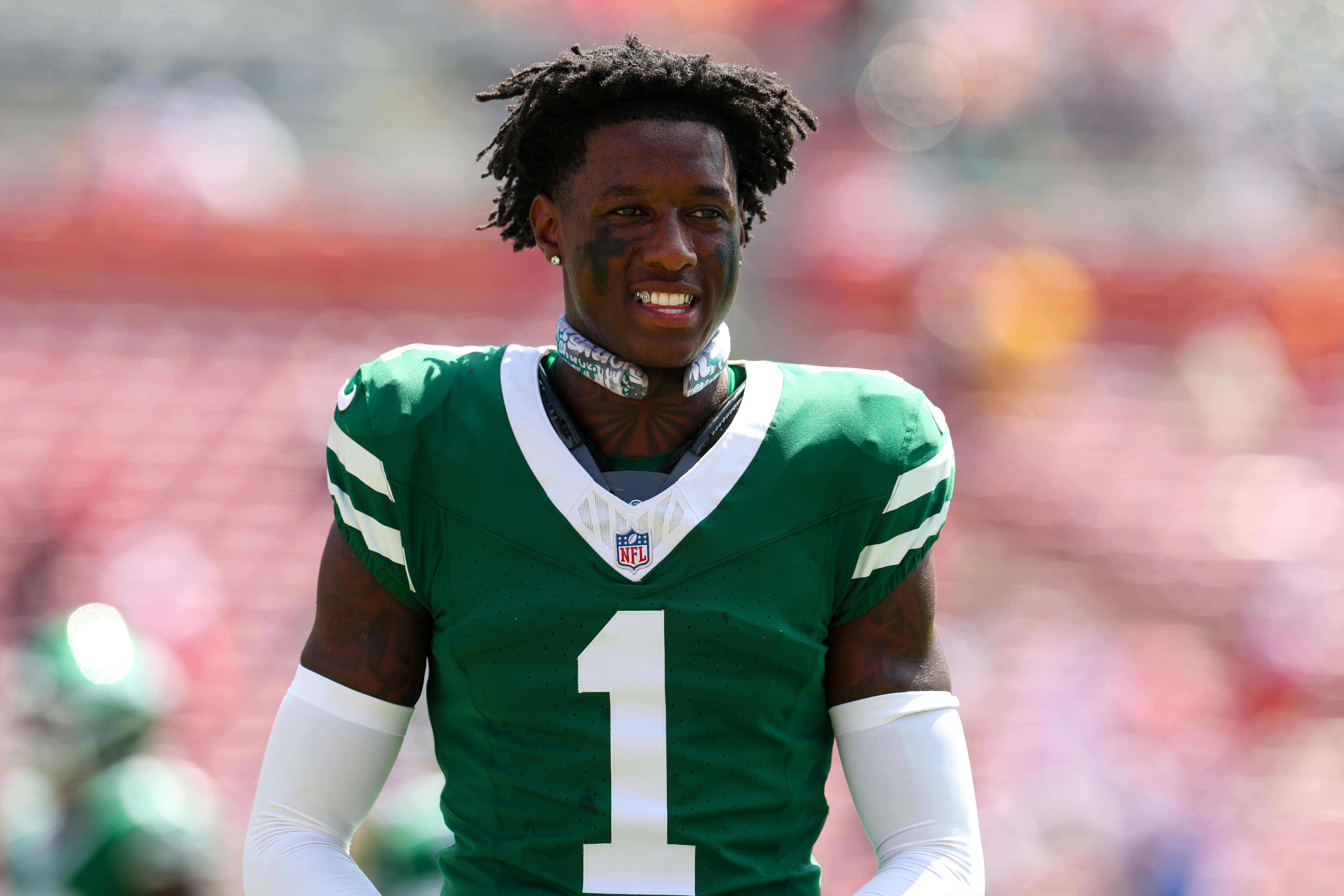 New York Jets cornerback Sauce Gardner (1) warms up before a game against the Tampa Bay Buccaneers at Raymond James Stadium. Nathan Ray Seebeck-Imagn Images
