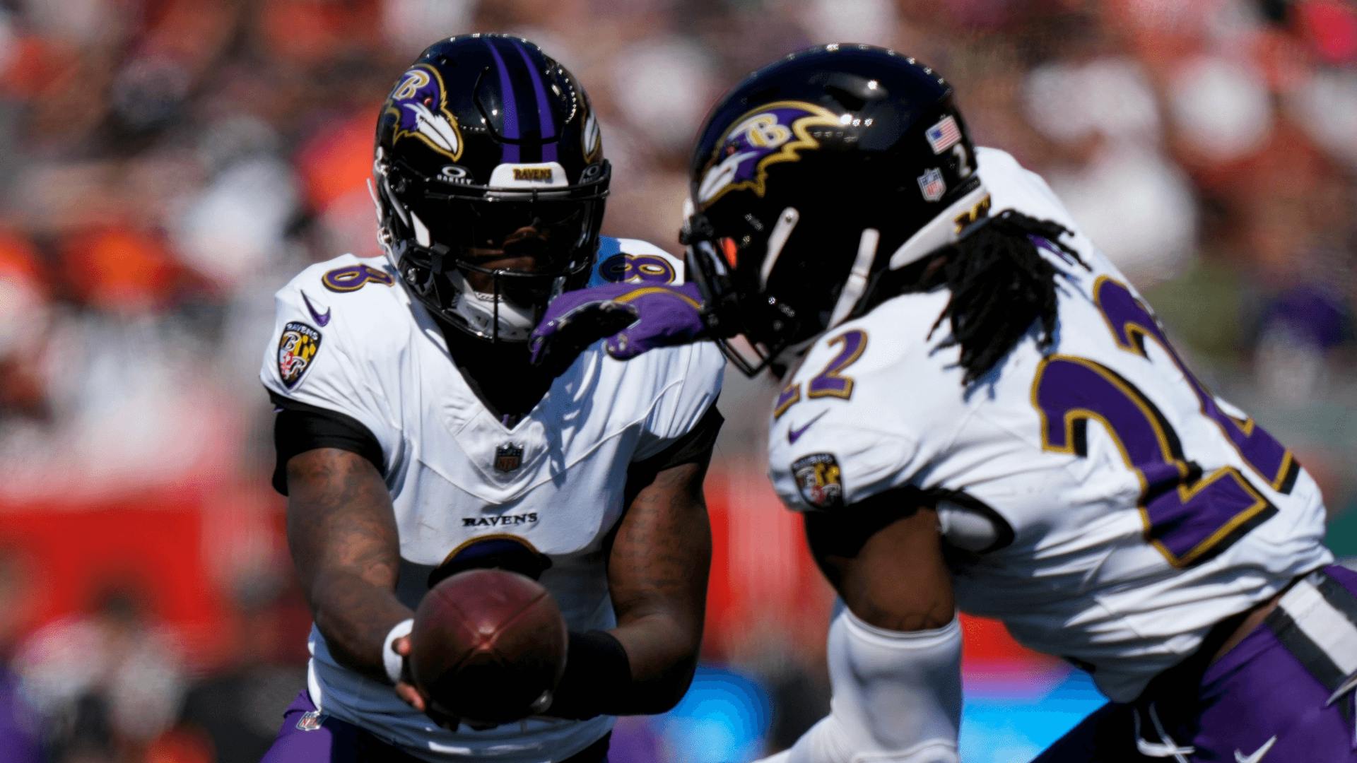 Baltimore Ravens quarterback Lamar Jackson (8) hands off to running back Derrick Henry (22).