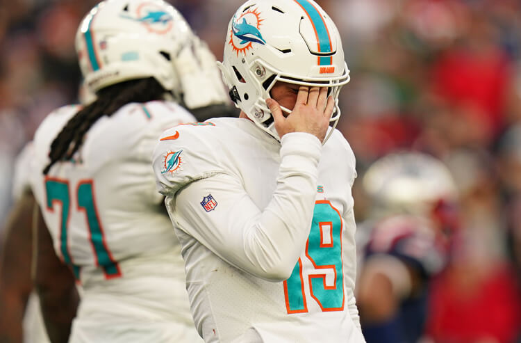 Dolphins vs Bills Wild Card Picks and Predictions: Sky is Falling for Fins