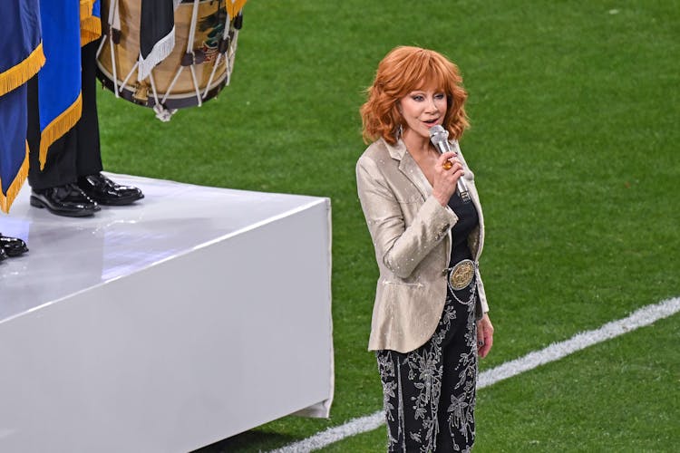 Reba McEntire Super Bowl national anthem