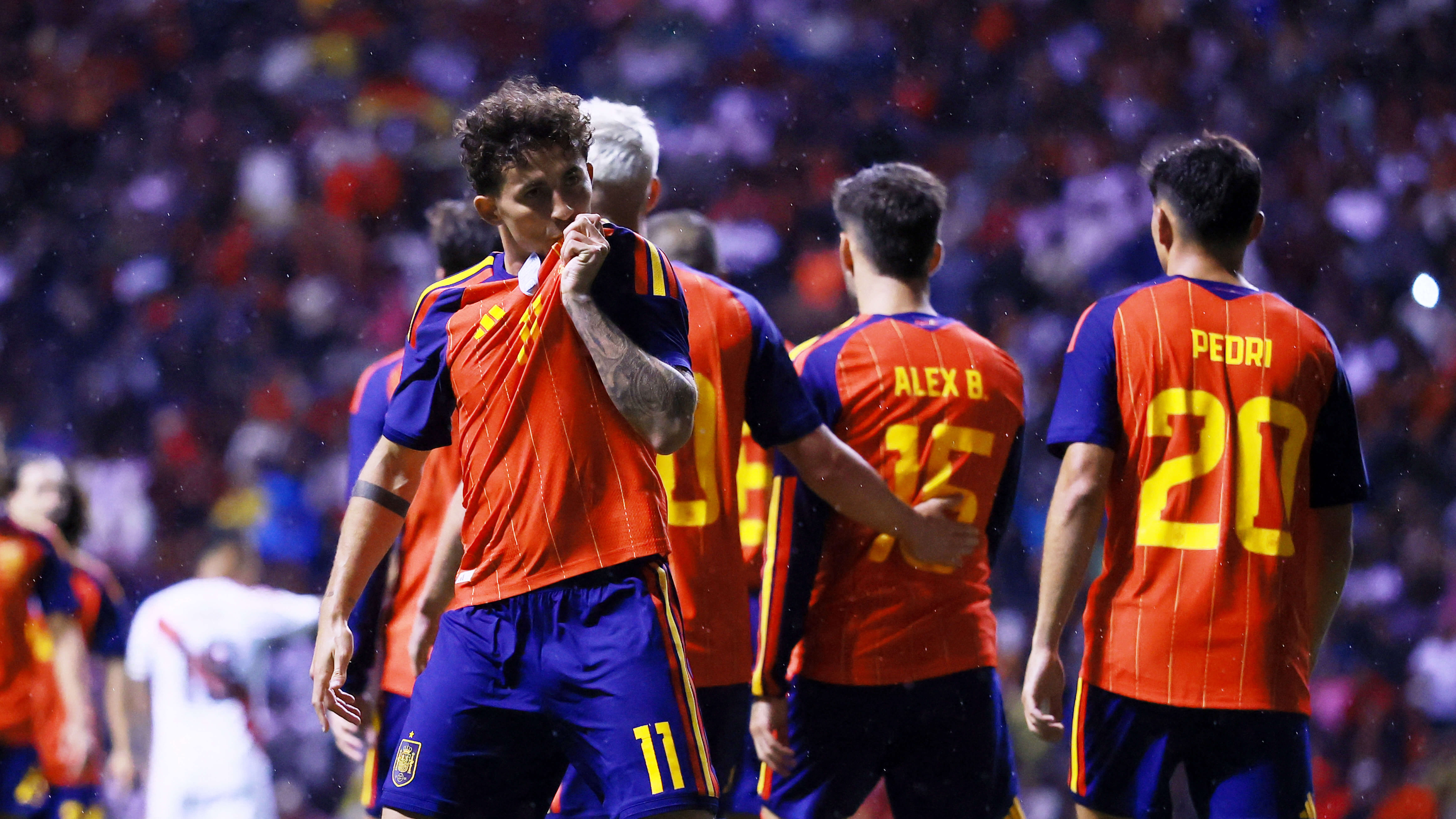 How To Bet - World Cup Betting: Spain is Public’s Pick, USA Most Bet Team to Make Knockout