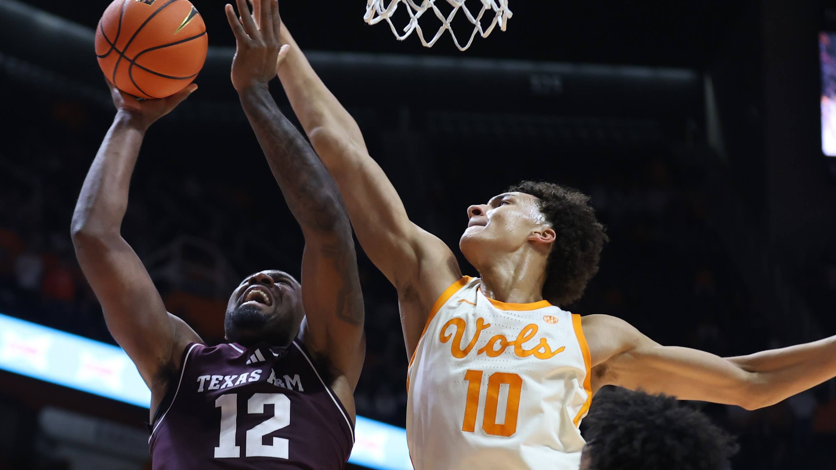 How To Bet - Mississippi vs Tennessee Prediction, Picks & Odds for Tonight's College Basketball Game 