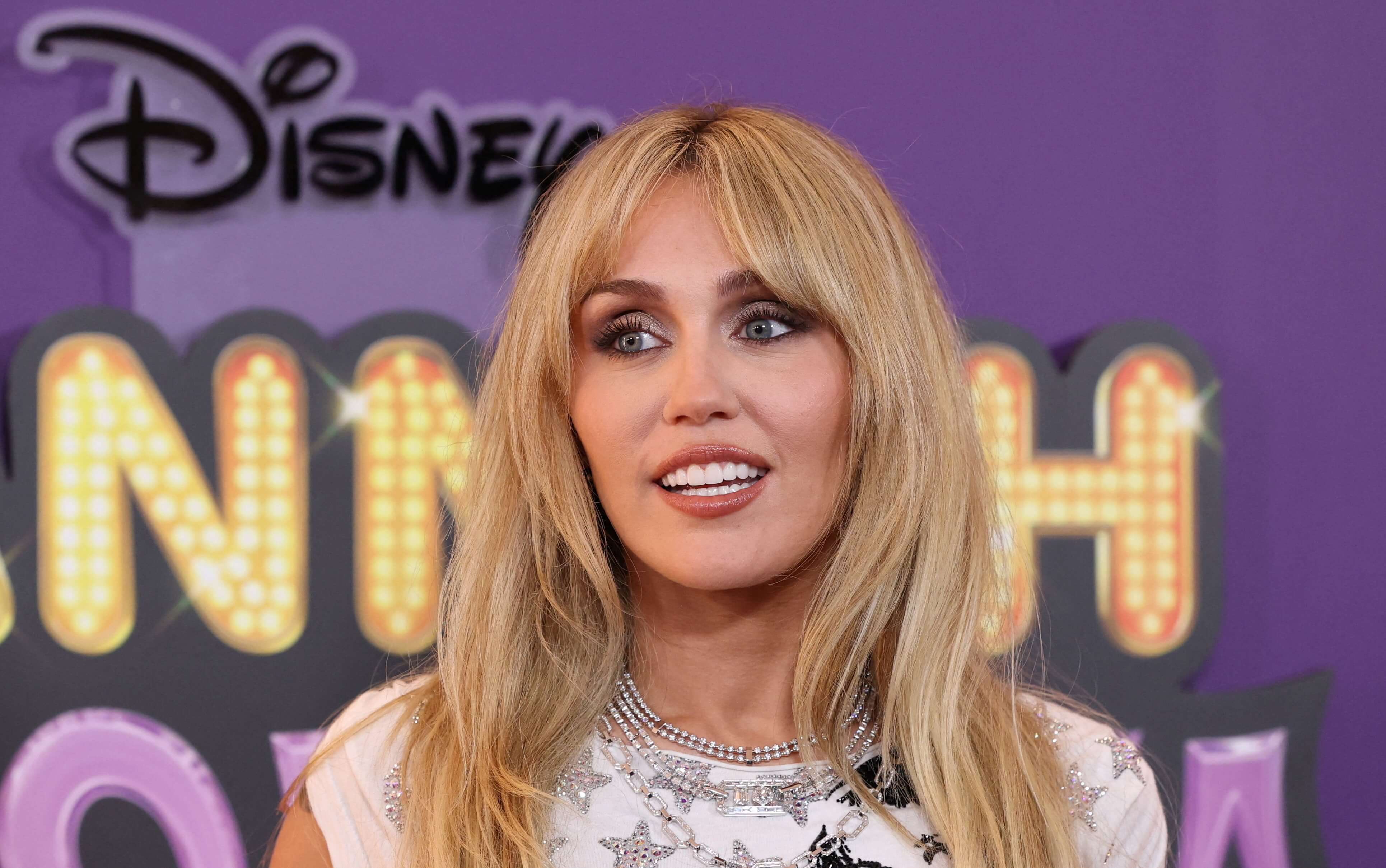 How To Bet - Super Bowl Halftime Show Odds: Miley Cyrus Becomes Clear Favorite with Days to Go