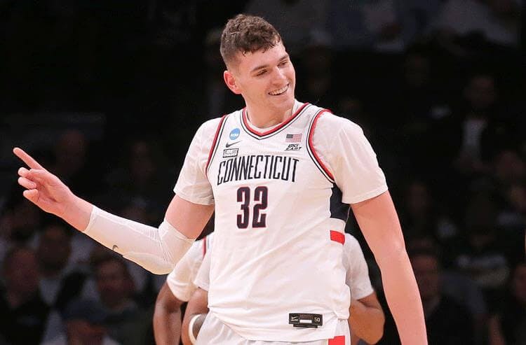 Connecticut Huskies star Donovan Clingan in March Madness action.
