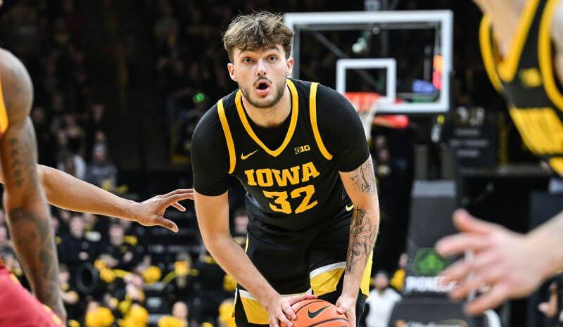 Iowa vs Wisconsin Prediction, Picks, and Odds for Tonight’s College Basketball Game