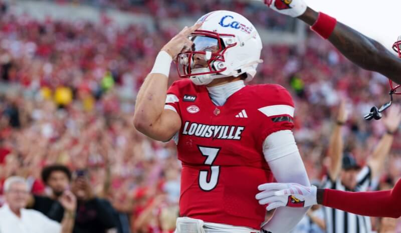 Louisville Cardinals quarterback Lincoln Kienholz (3) celebrates.