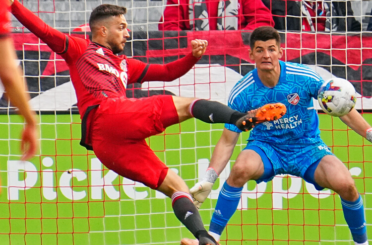 How To Bet - Toronto FC vs Chicago Fire FC Picks and Predictions: Home Side Again Rude Hosts