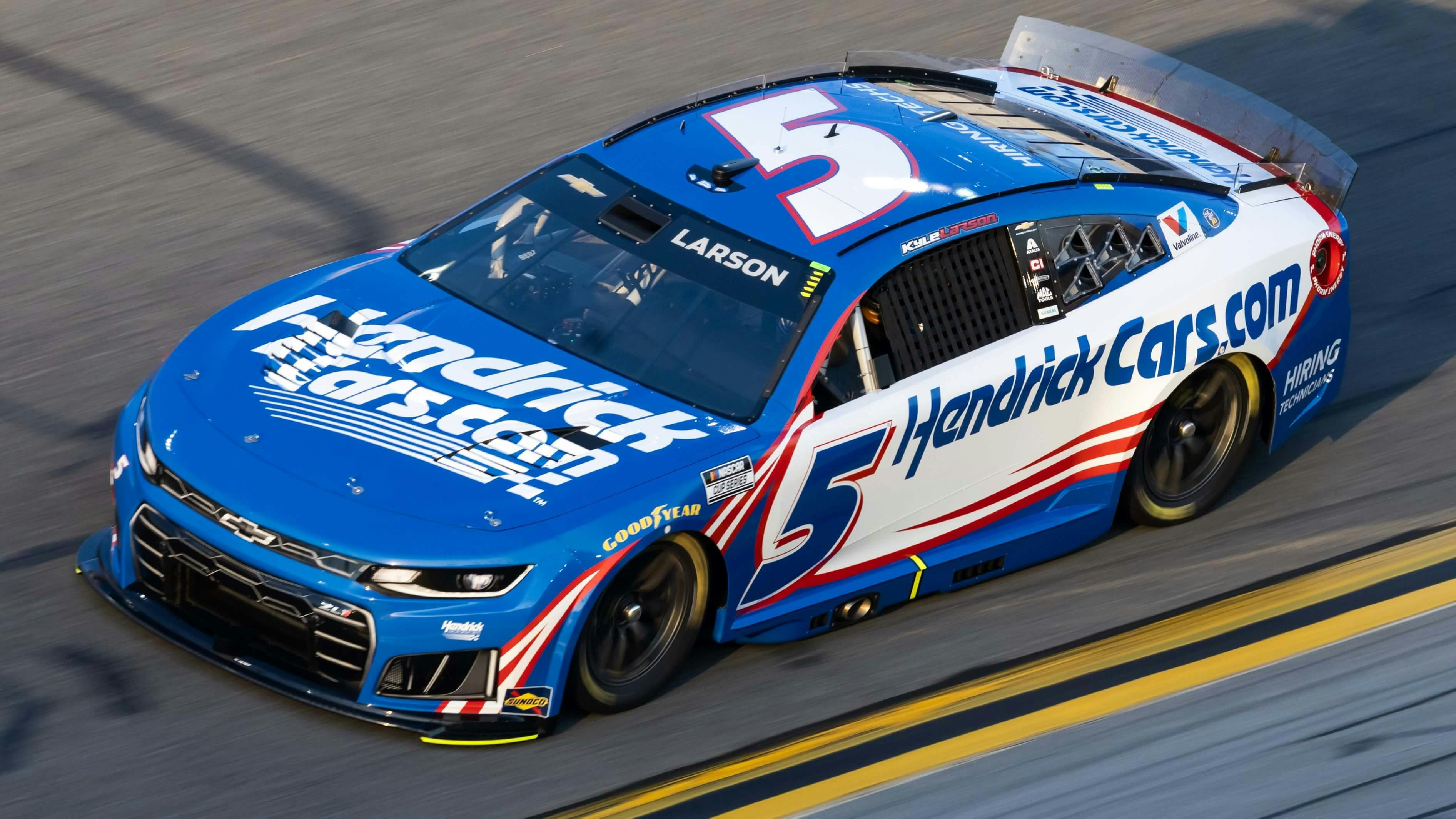 2026 NASCAR Cup Series Odds: Hamlin, Larson Neck-and Neck in Tight Race