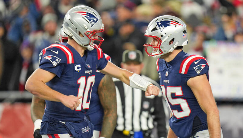 Drake Maye Hunter Henry New England Patriots NFL