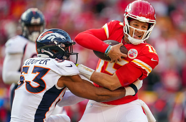Chiefs vs Raiders Week 18 Picks and Predictions: Mahomes Cooks on the Road