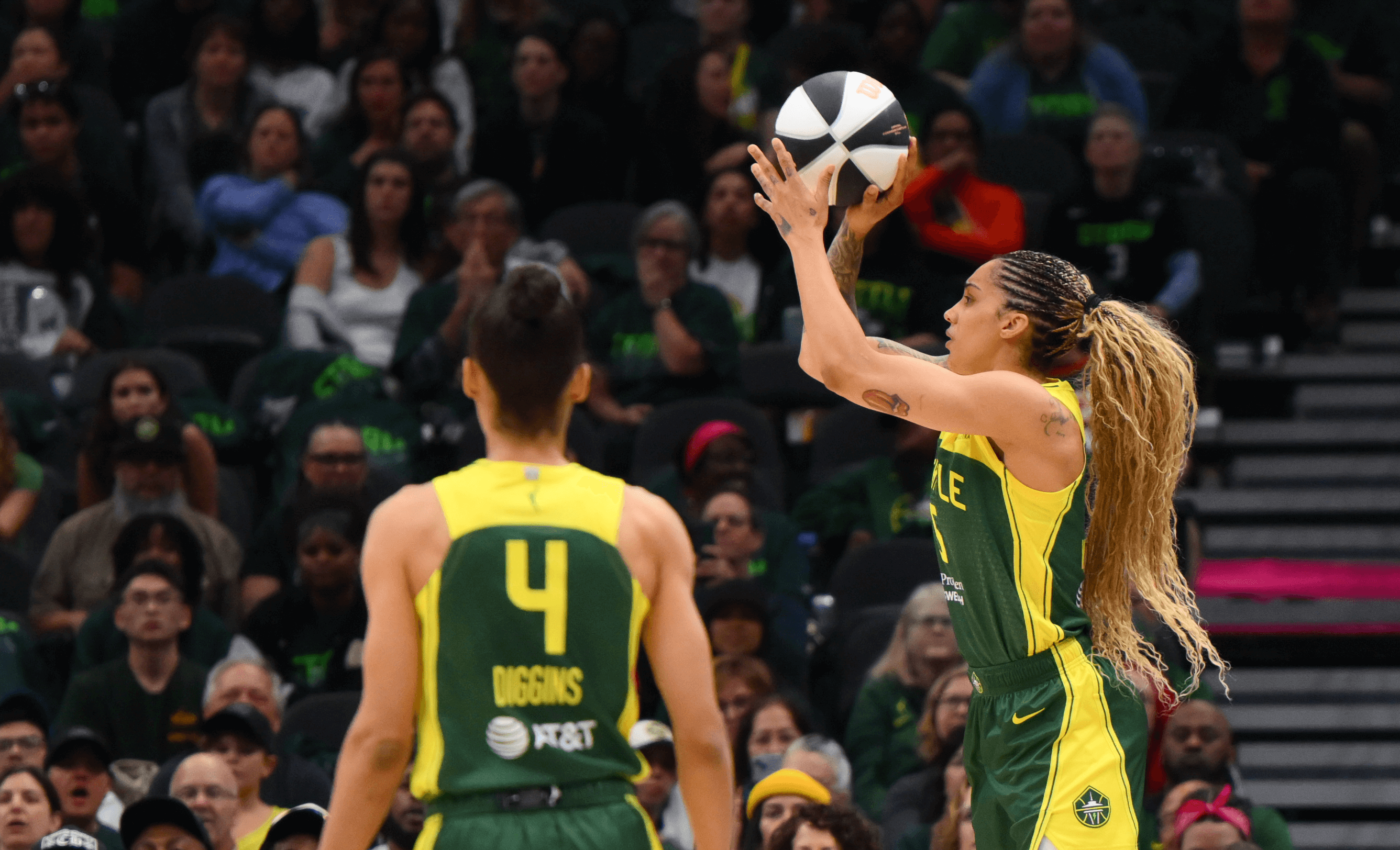 Storm vs Mercury Predictions, Picks & Odds for Tonight’s WNBA Game