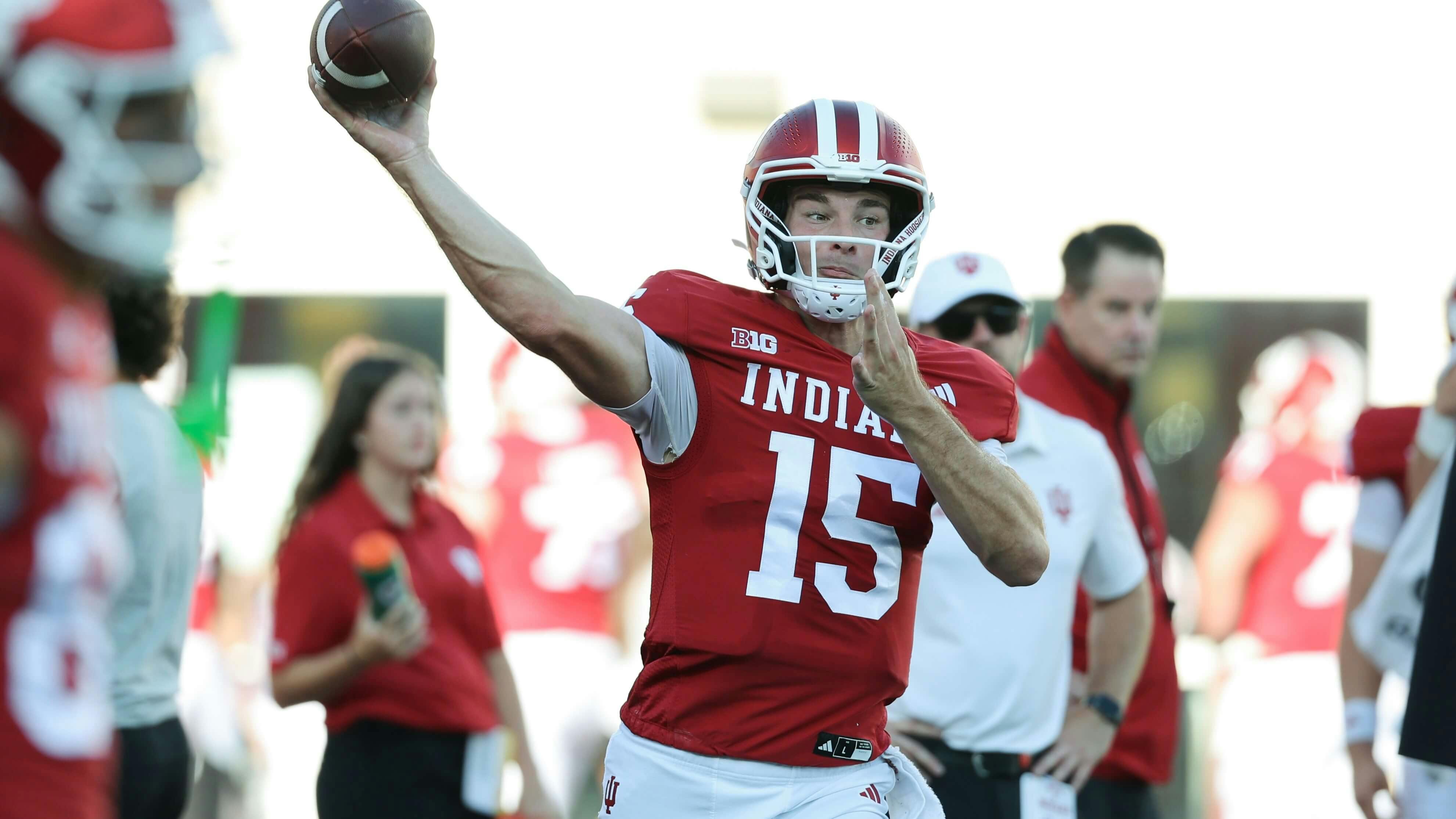 College Football Heisman Trophy Odds for 2025: Mendoza Leapfrogs Simpson, Sayin