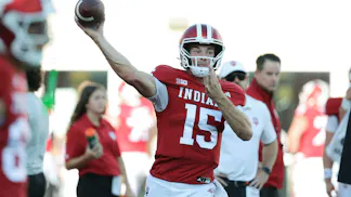 How To Bet - College Football Heisman Trophy Odds for 2025: Mendoza Leapfrogs Simpson, Sayin