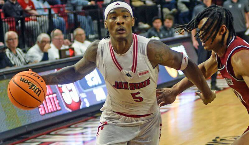 Jaron Pierre Jr. drives to the basket as New Mexico State's Jaden Harris.