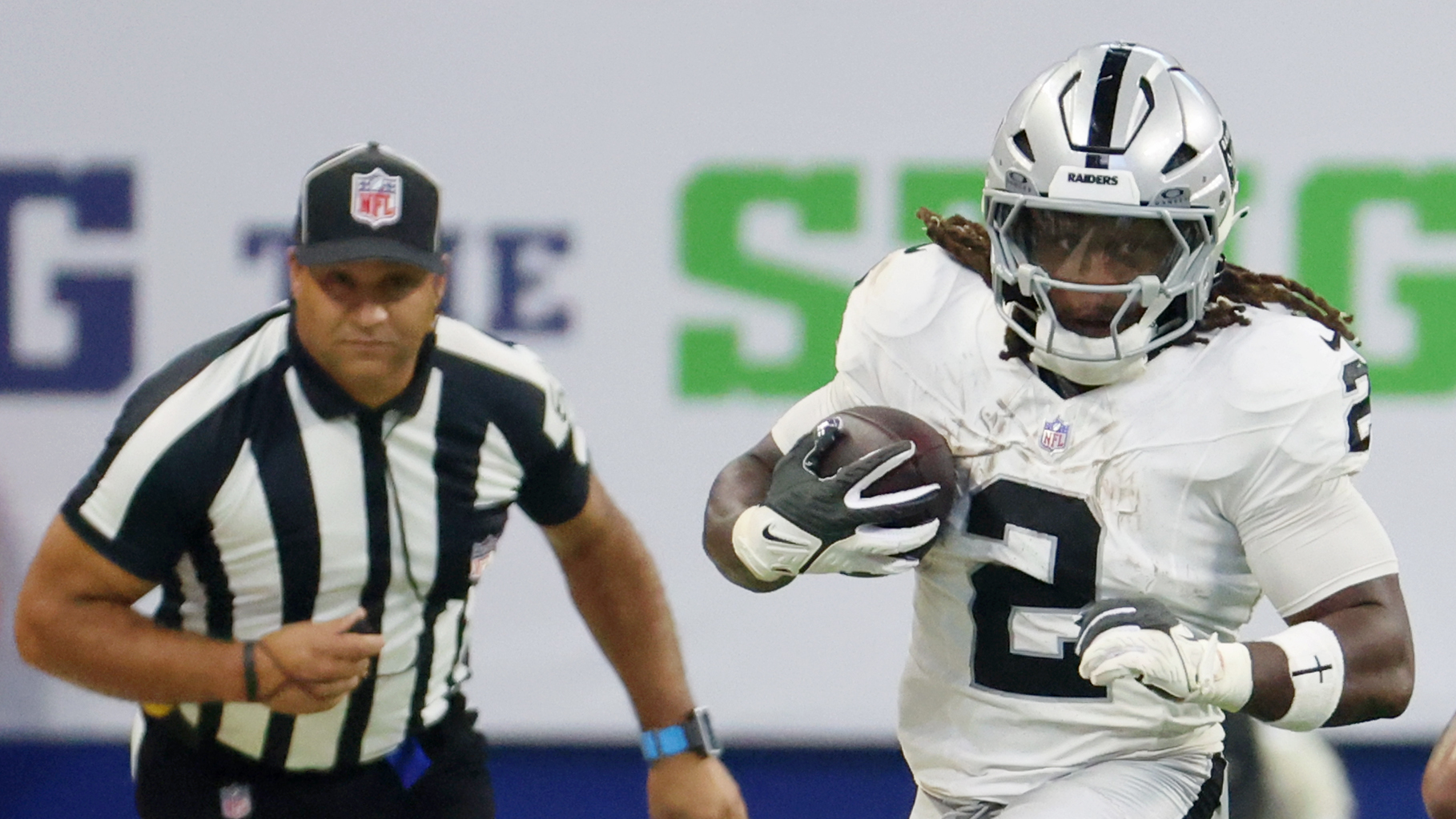 Titans vs Raiders Predictions, Picks & Best Bets for NFL Week 6