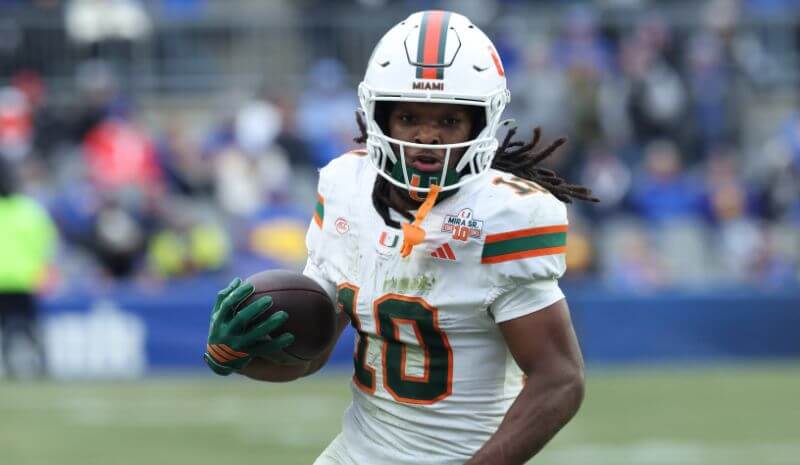  Miami Hurricanes wide receiver Malachi Toney (10) runs against the Pittsburgh Panthers.