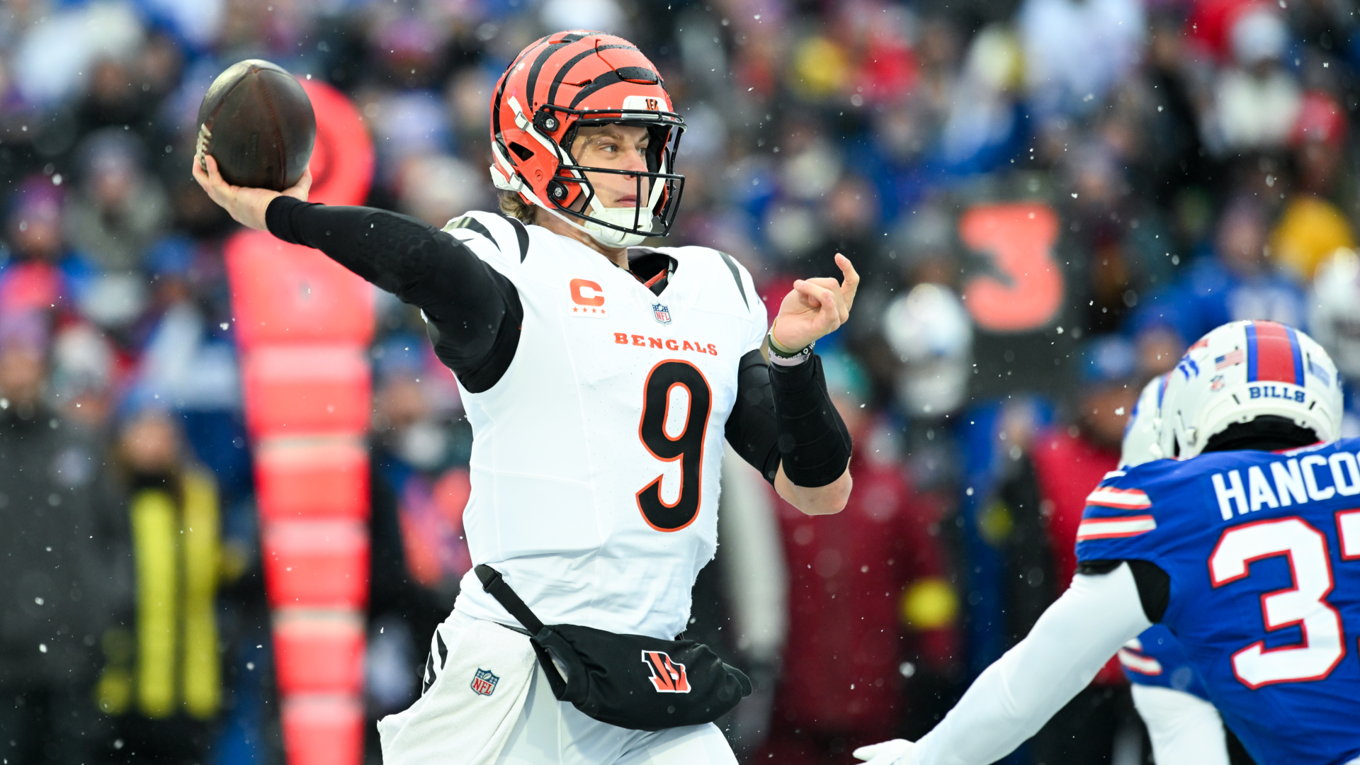 Cincinnati Bengals quarterback Joe Burrow (9) throws in the third quarter against the Buffalo Bills.