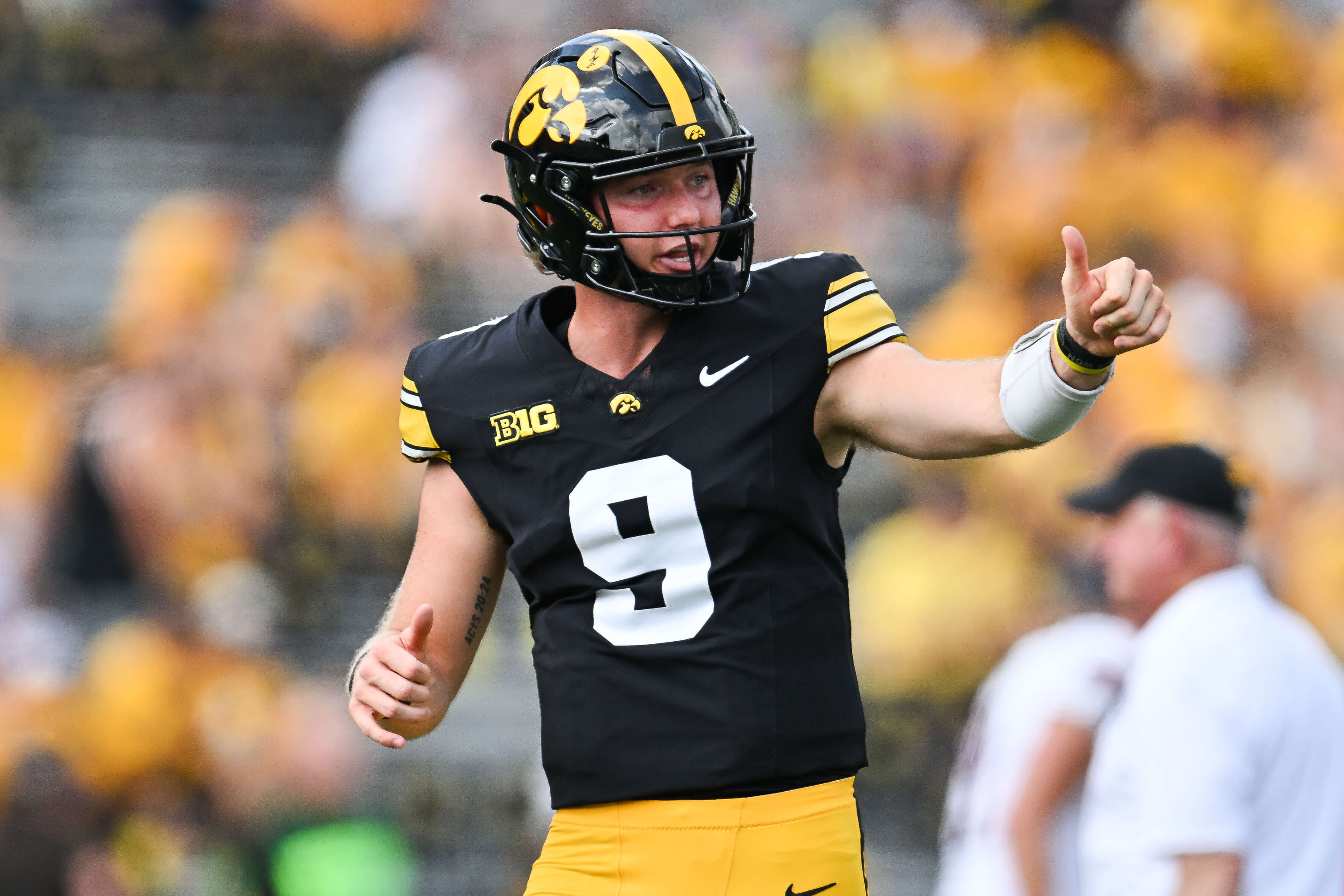 Iowa State vs Iowa Weather Report: Dry Skies, Light Winds at Kinnick