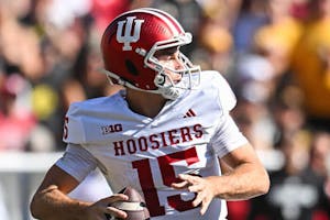 Mendoza, Simpson Remain Heisman Cofavorites as Reed, Pavia Inch Closer