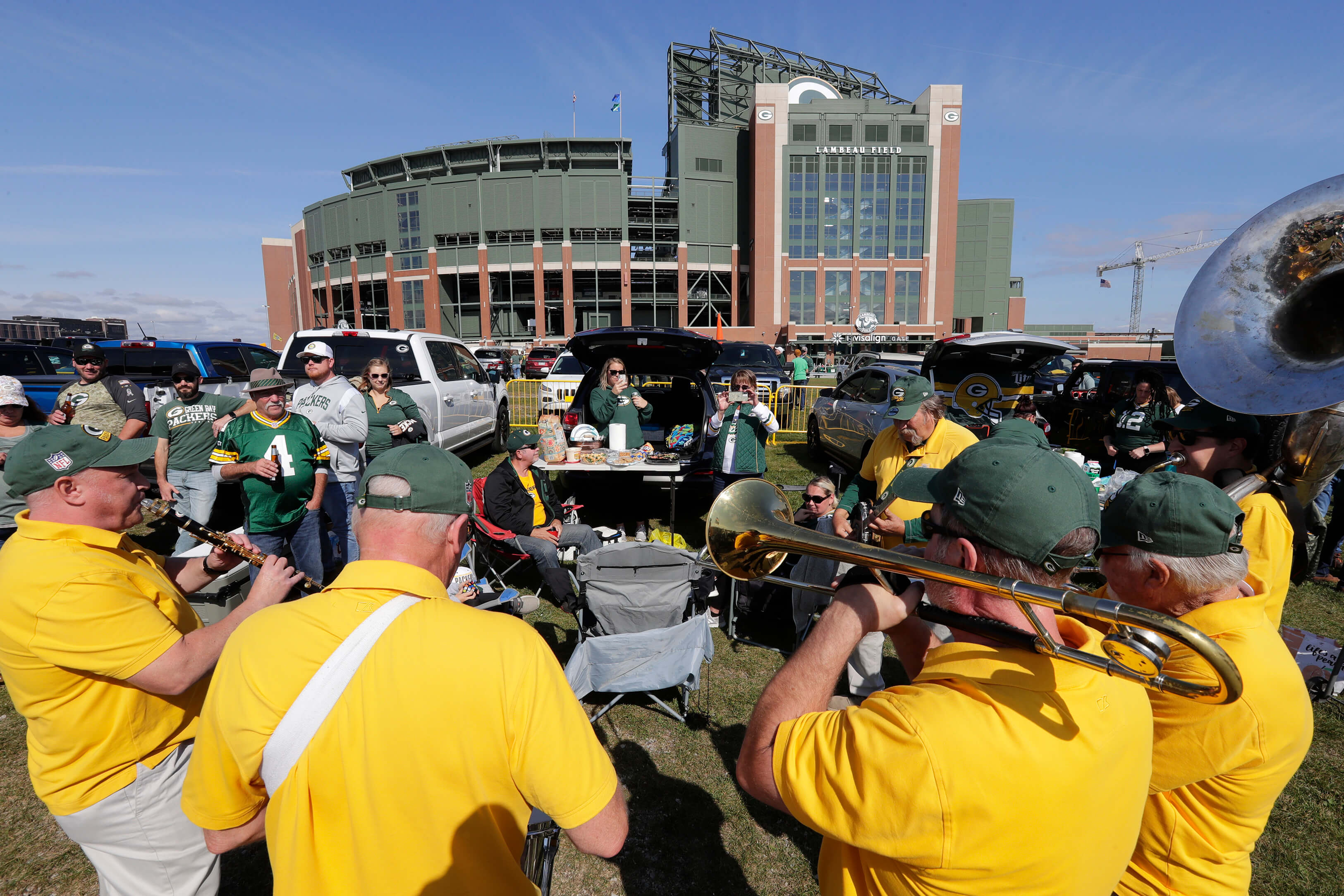 How To Bet - The Best Super Bowl Party in Green Bay: Frozen Tundra, Squeaky Curds and Piaggio Pours