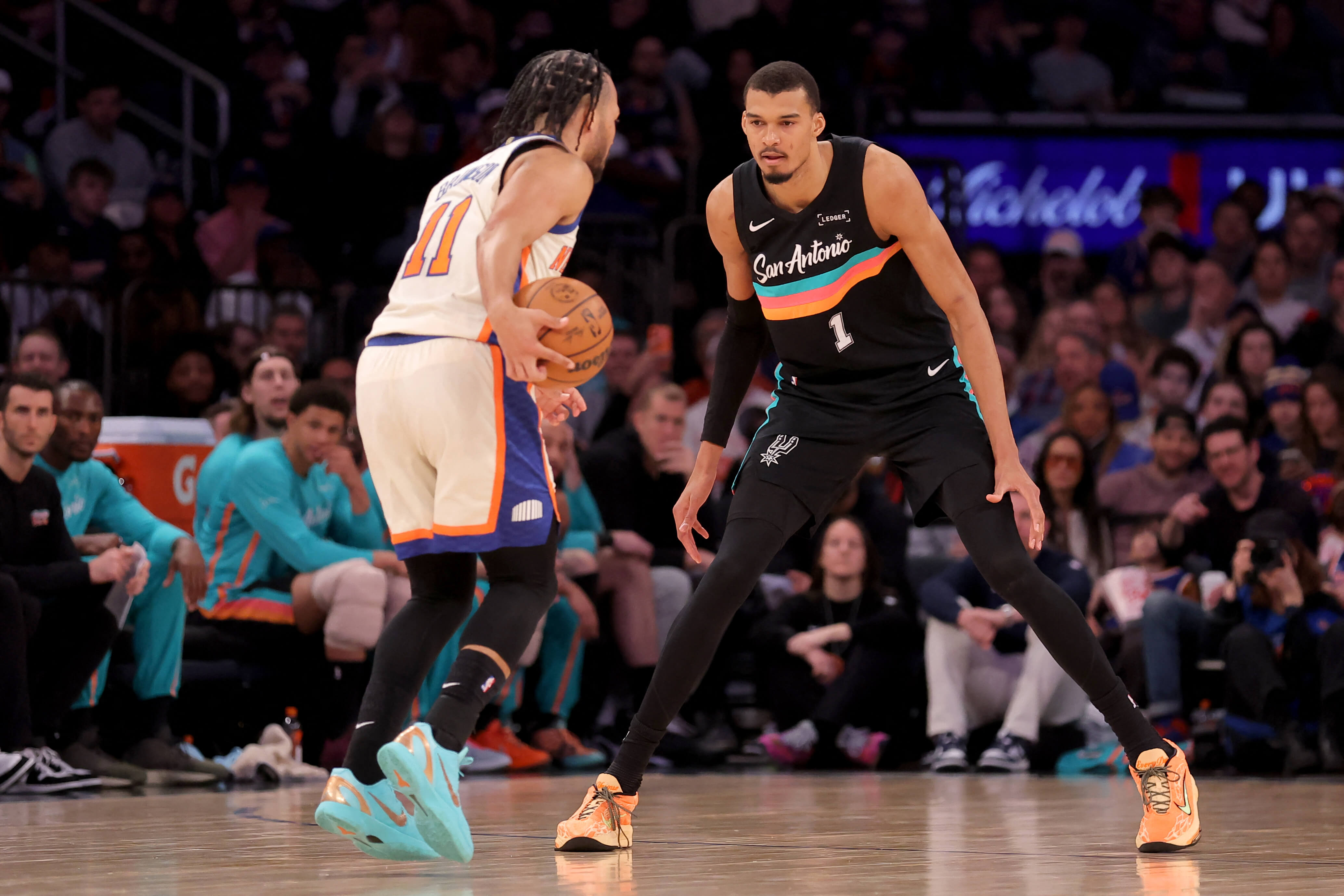 How To Bet - Bettors Leaning Toward Underdog Knicks Over Favored Spurs in NBA Finals