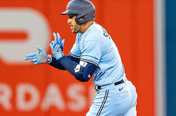 Ryu wins 1st Toronto start in Canada as Jays top Indians 7-2