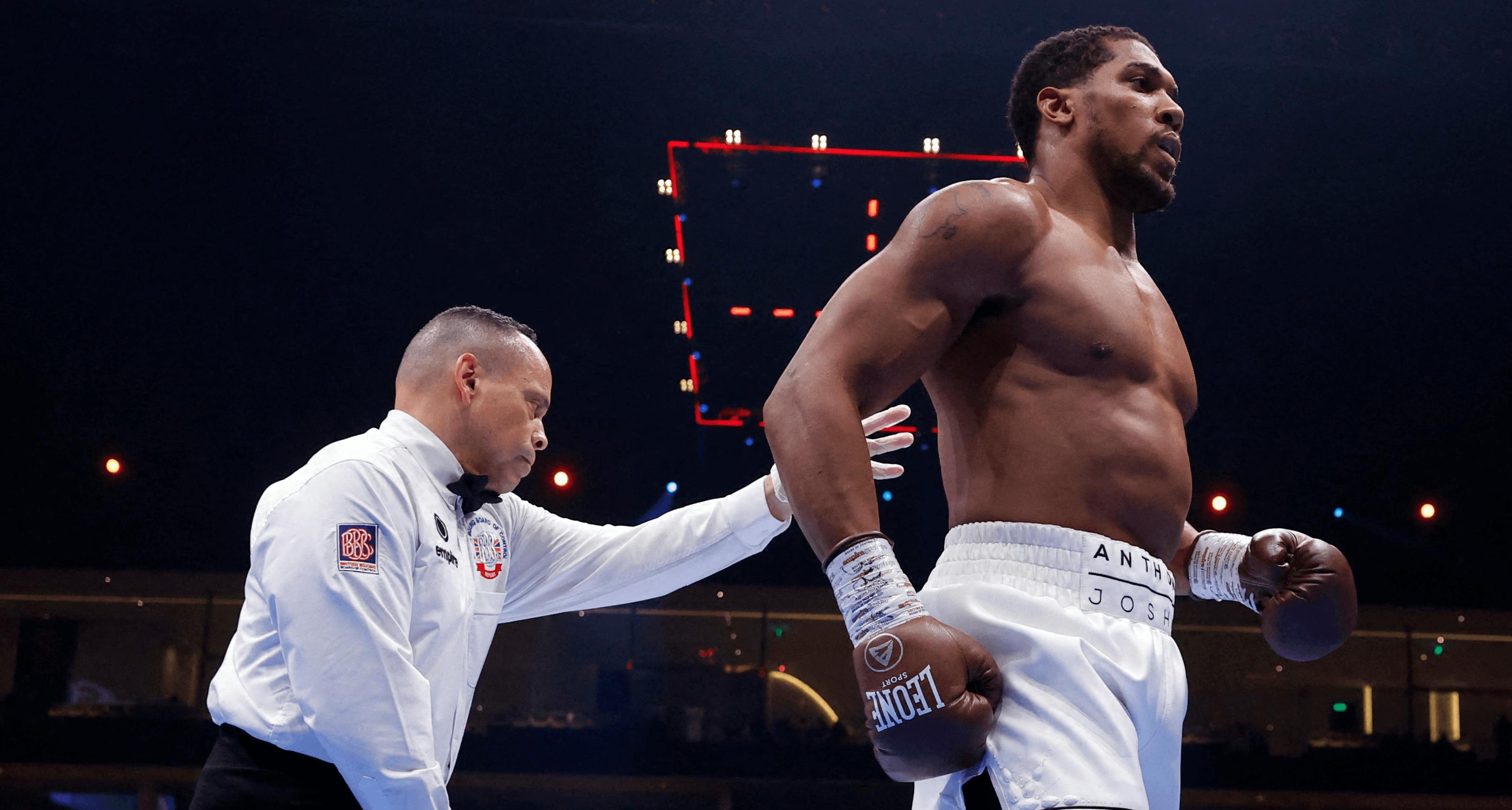 Francis Ngannou vs Philipe Lins Predictions, Picks & Odds 